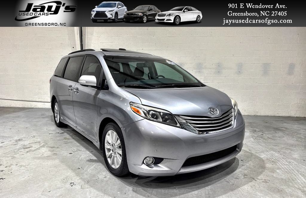 2017 Toyota Sienna Limited V6 7-Passenger's photo