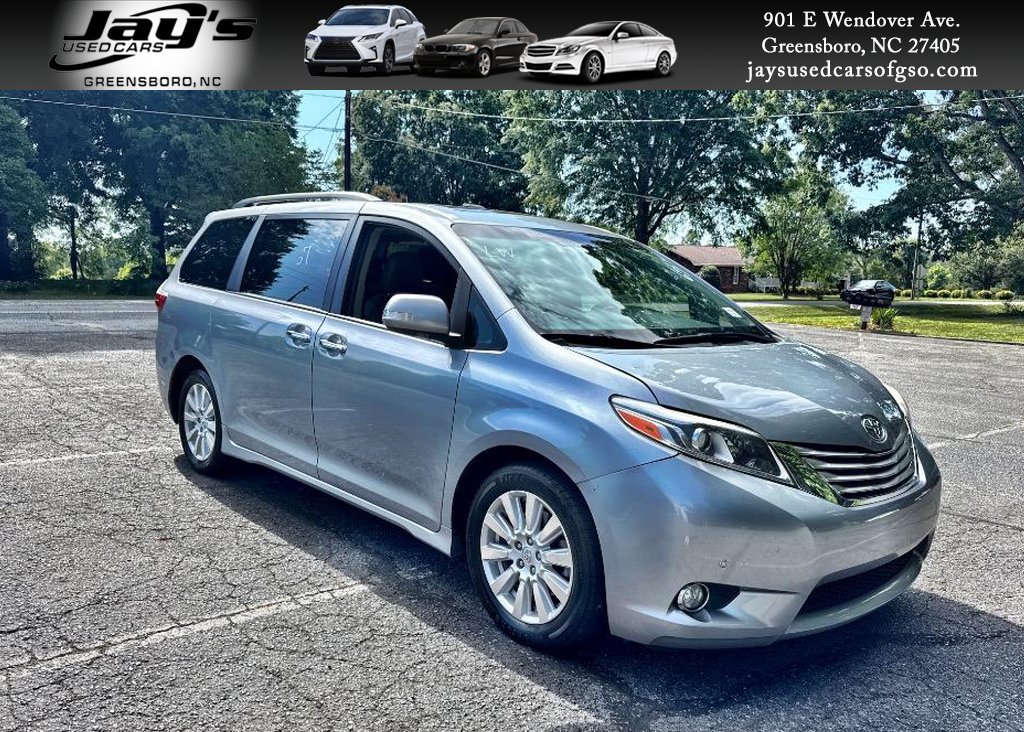 2017 Toyota Sienna Limited V6 7-Passenger's photo